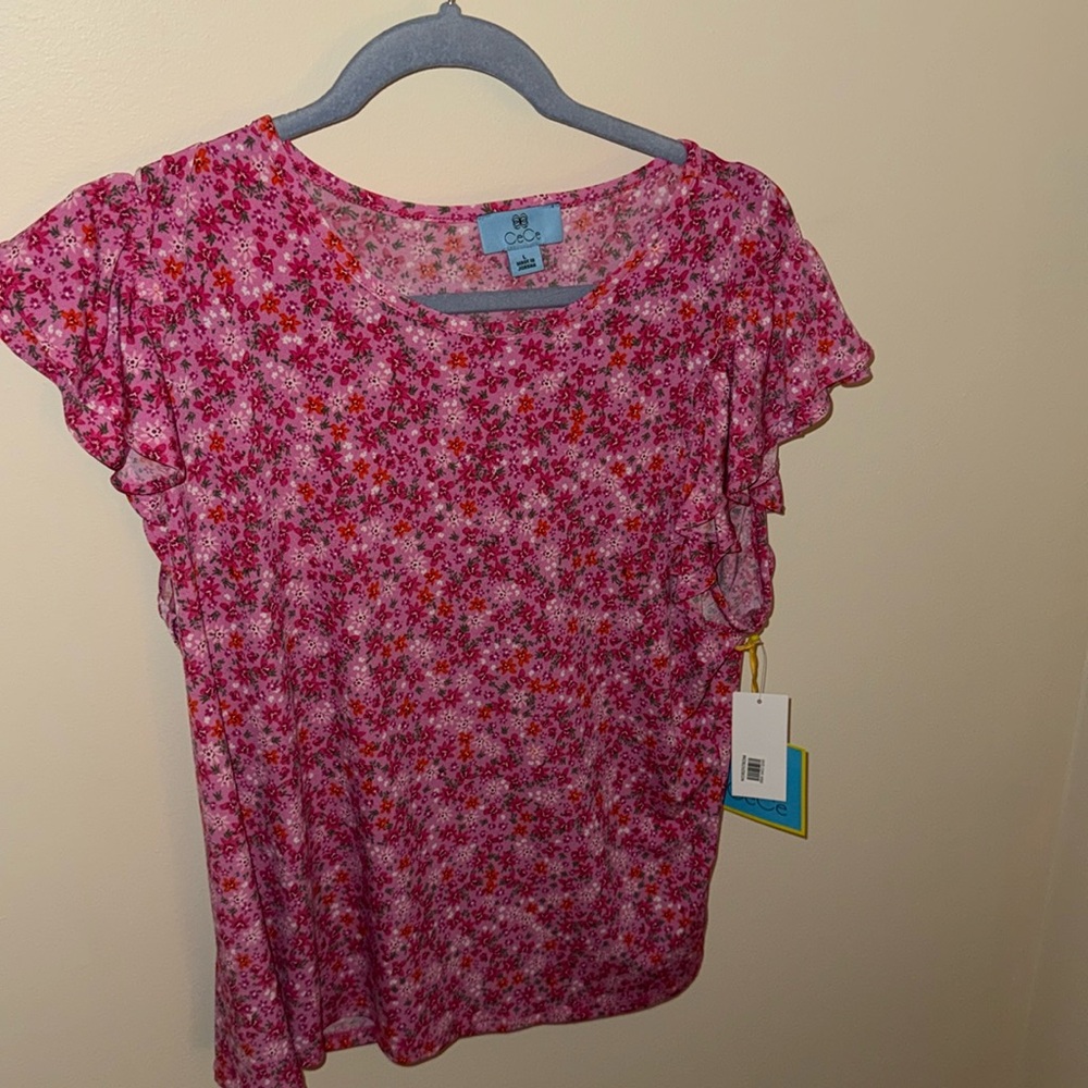 Cece: garden romance ruffle floral top

Color : pink punch